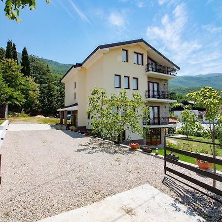 Et Larum Pestani Exterior photo