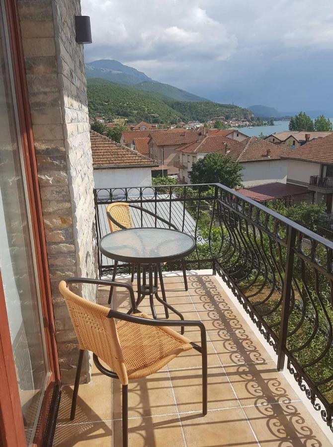 Et Larum Pestani Exterior photo